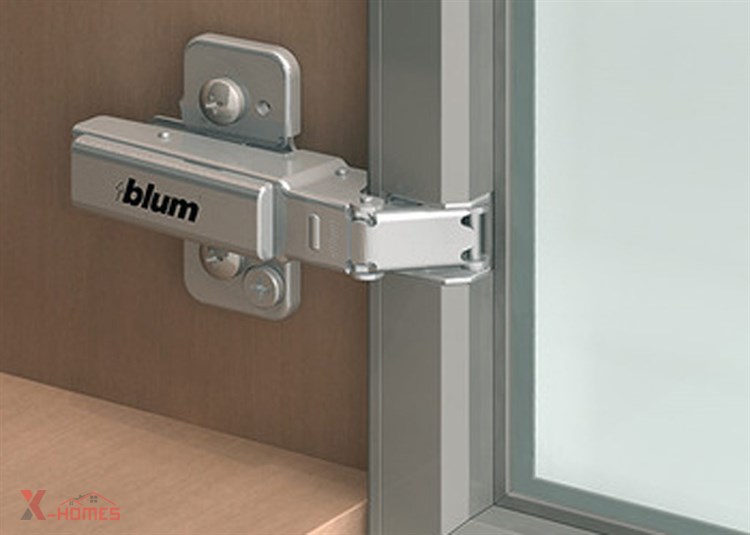 Bản lề tủ bếp Blum